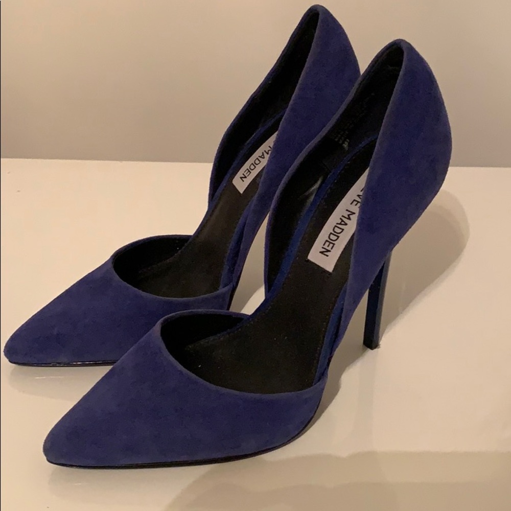 Steve Madden blue suede pumps. Never worn